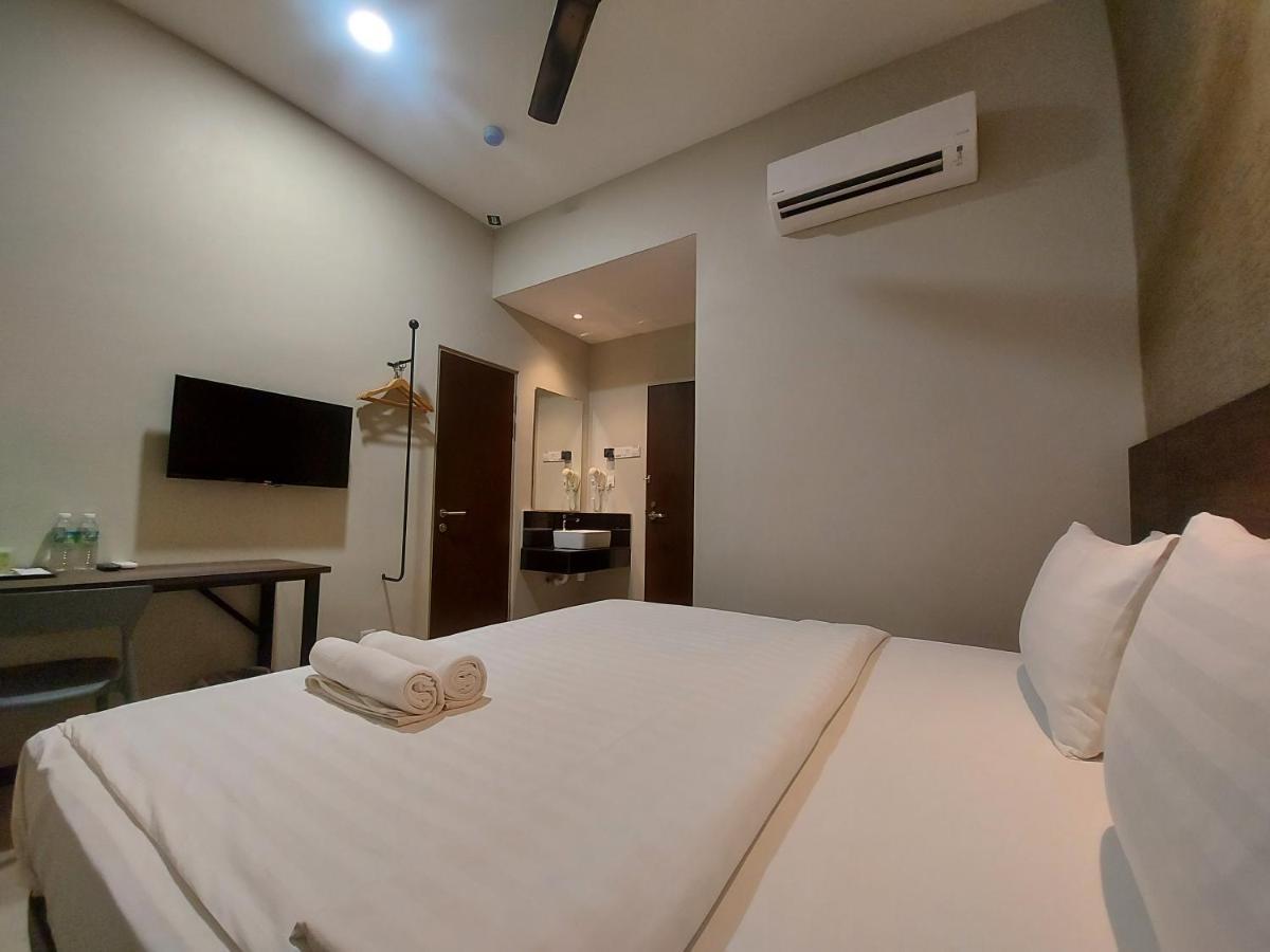 Miico Hotel @ Mount Austin Джохор-Бару Экстерьер фото