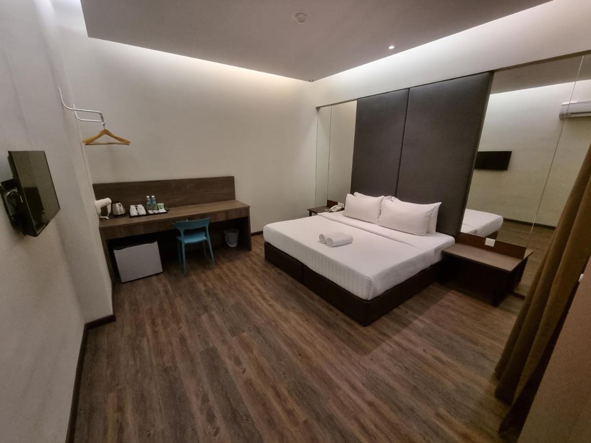 Miico Hotel @ Mount Austin Джохор-Бару Экстерьер фото