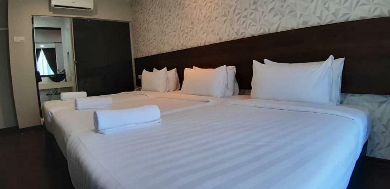 Miico Hotel @ Mount Austin Джохор-Бару Экстерьер фото
