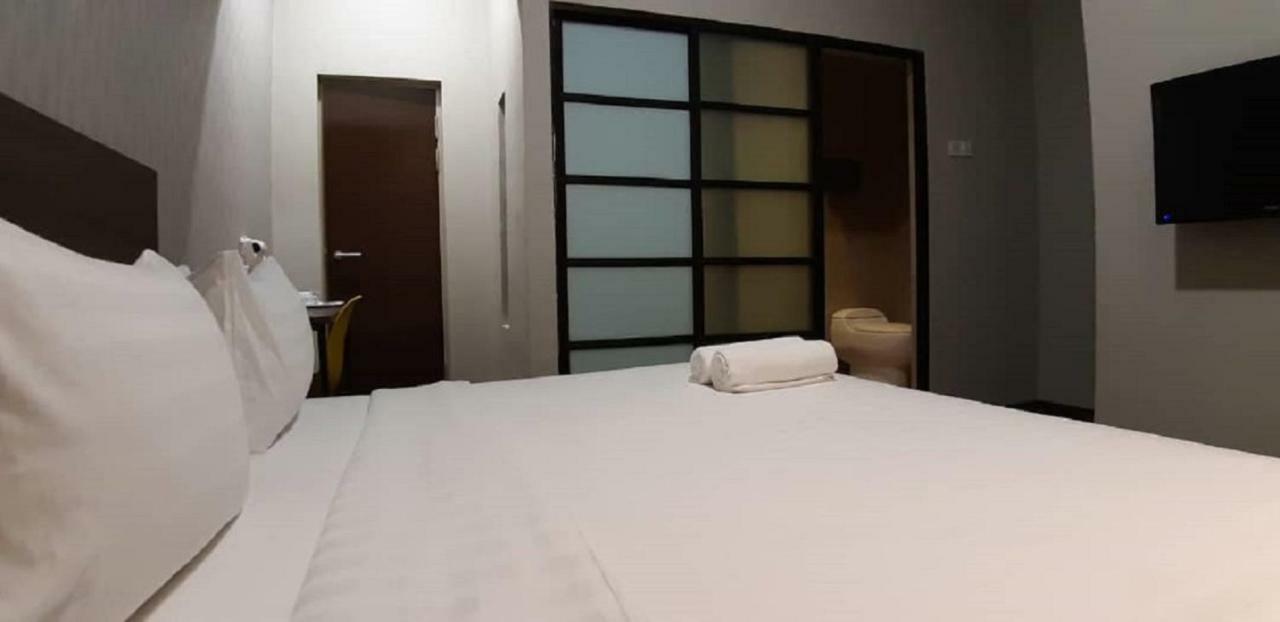 Miico Hotel @ Mount Austin Джохор-Бару Экстерьер фото