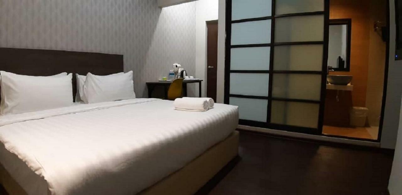 Miico Hotel @ Mount Austin Джохор-Бару Экстерьер фото