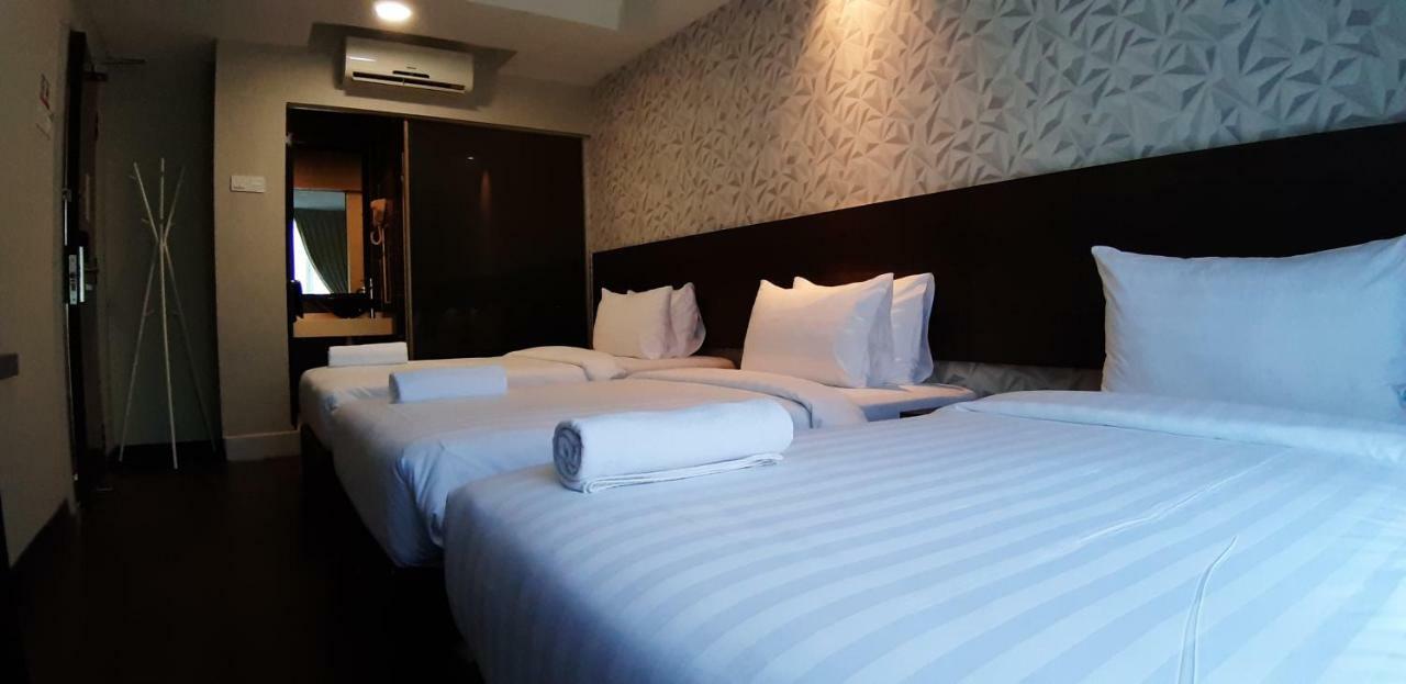 Miico Hotel @ Mount Austin Джохор-Бару Экстерьер фото