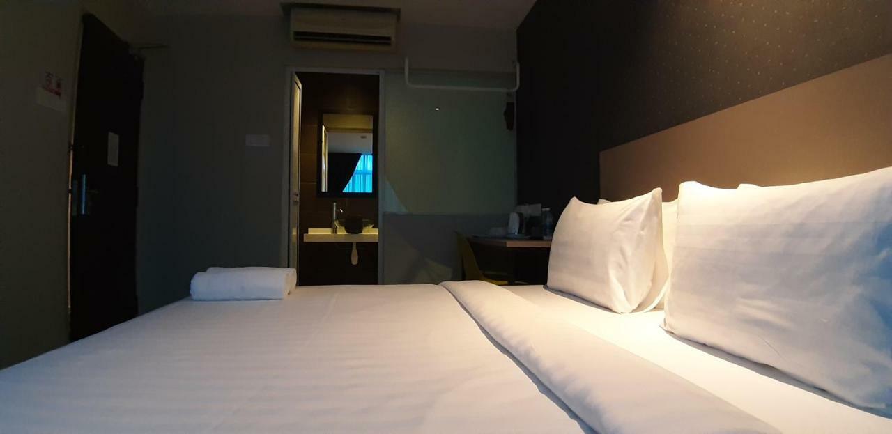 Miico Hotel @ Mount Austin Джохор-Бару Экстерьер фото