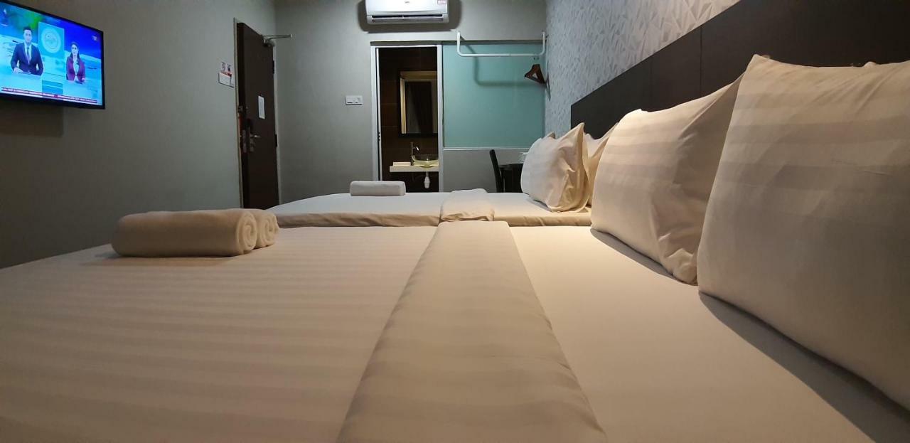 Miico Hotel @ Mount Austin Джохор-Бару Экстерьер фото