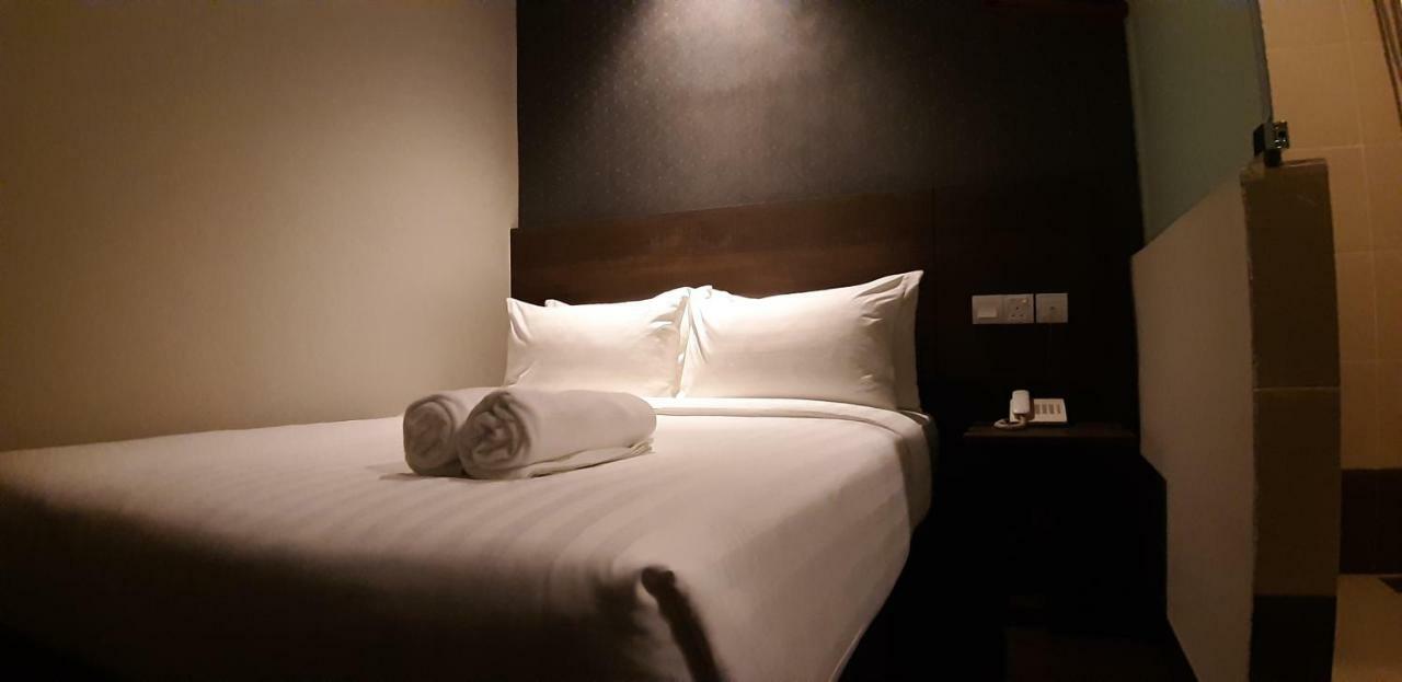 Miico Hotel @ Mount Austin Джохор-Бару Экстерьер фото