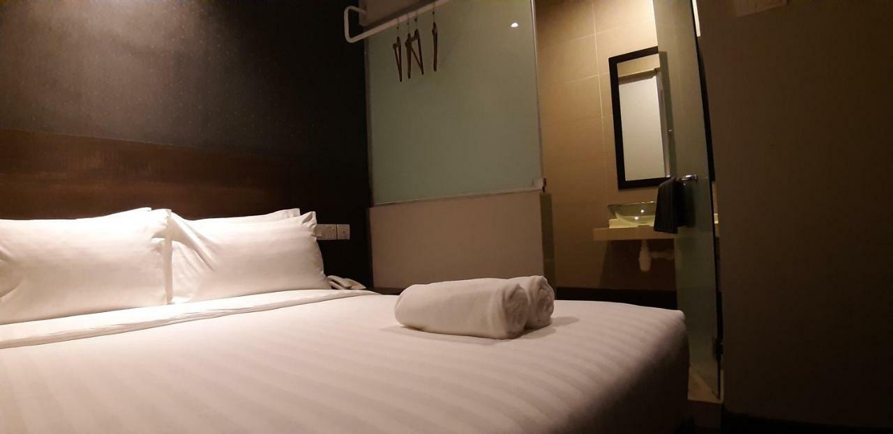 Miico Hotel @ Mount Austin Джохор-Бару Экстерьер фото